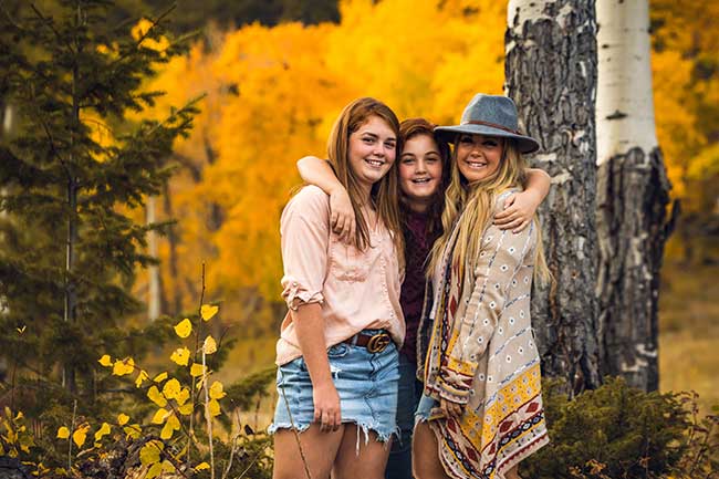 Kristi Kelly poses with her daughters outside